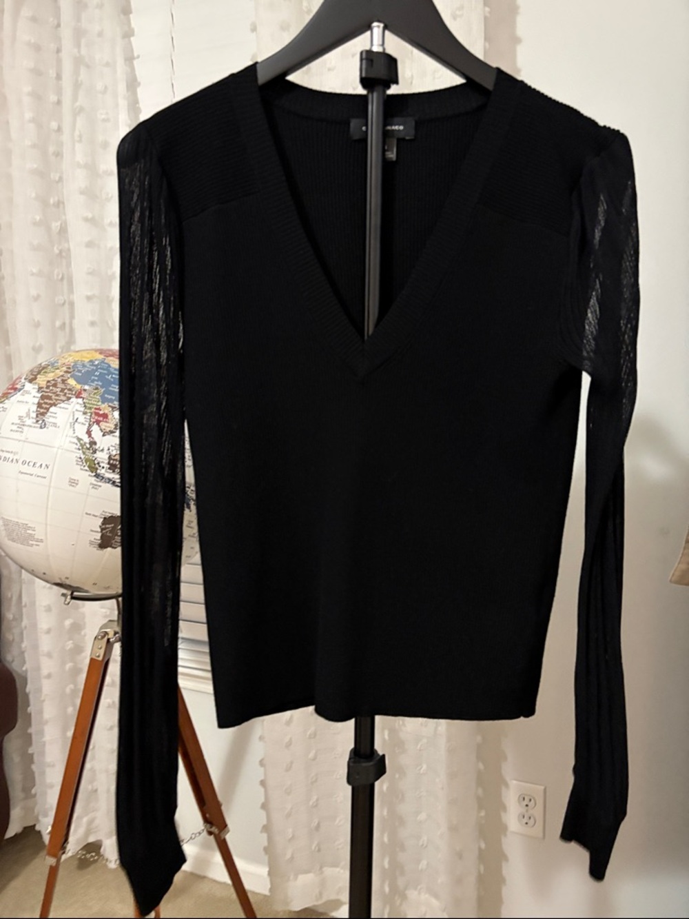 Club Monaco Black V-Neck Long Sleeve Top